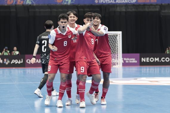 Selebrasi timnas Futsal Indonesia usai sukses tahan Irak dan berhak maju ke perempatfinal Piala Asia 2026. Foto : Ist