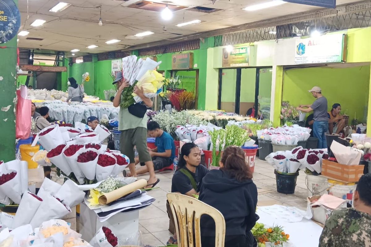 Suasana Pasar Bunga Rawa Belong jelang Hari Valentine. Foto : Ist