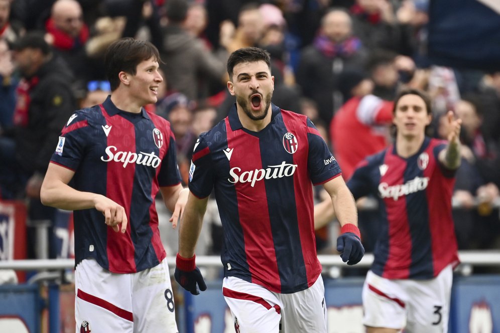 Selebrasi skuafd Bologna. Foto: Ist