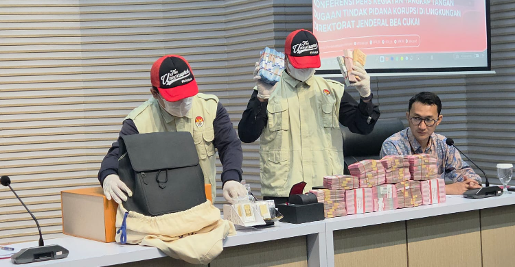 Barang bukti yang diamankan dai OTT di pejabat Bea Cukai. Foto : Ist