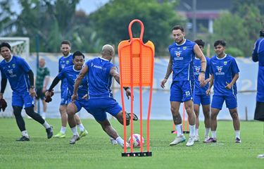 Sesi latihan skuad Persib. Foto : Ist