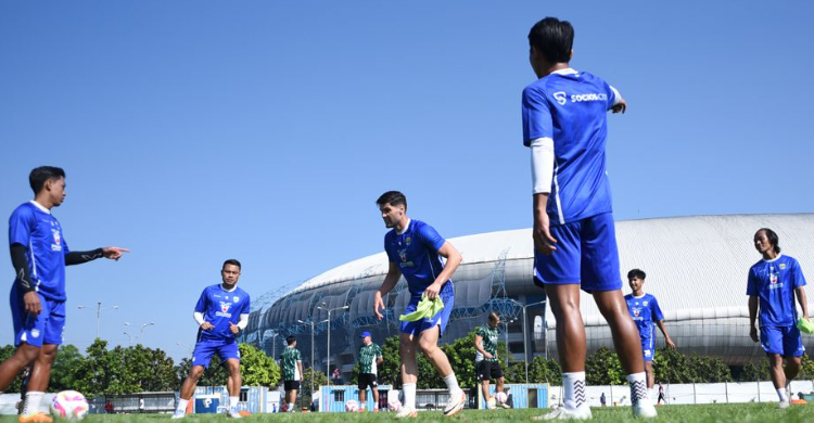 Latihan ringan skuad Persib Bandung. Foto : Ist