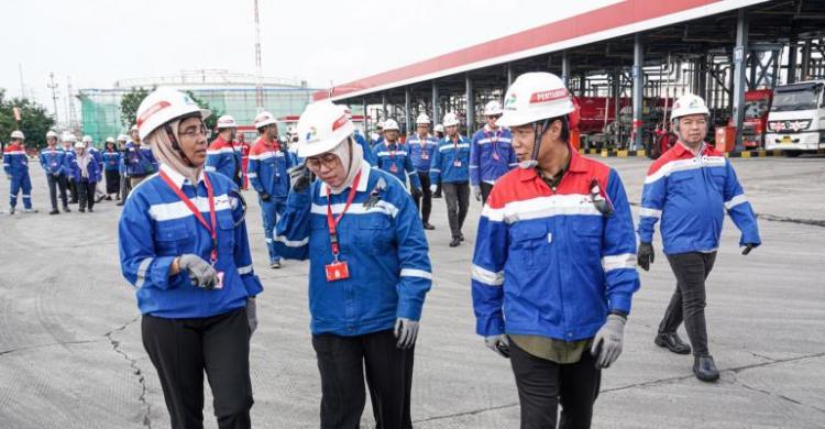 PT Pertamina Patra Niaga mengundang sejumlah Pemimpin Redaksi media massa nasional untuk meninjau langsung proses distribusi dan pengawasan mutu BBM di Integrated Terminal (IT) Jakarta, Plumpang, Jumat (13/2/2026). Foto : Dok. Pertamina