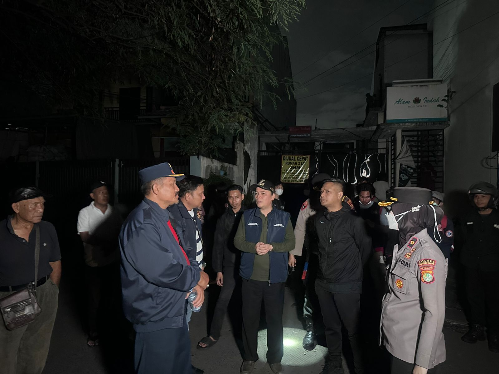 SELIDIKI. Polres Tangsel selidiki kasus kebakaran di Cipadu.