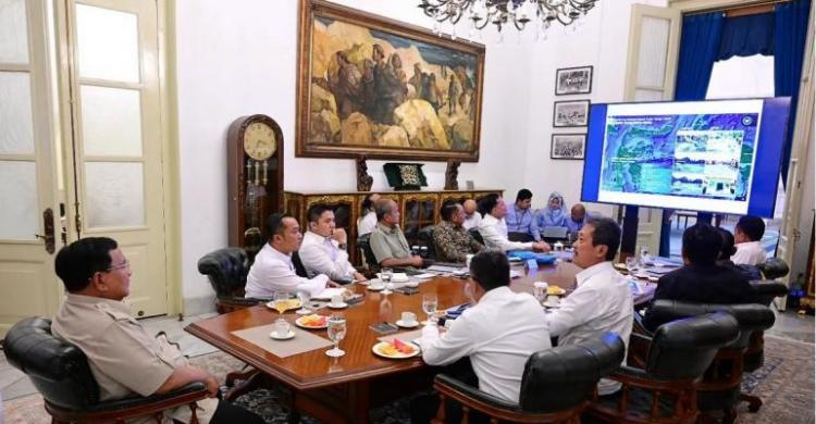 Presiden Prabowo saat memimpin Ratas di Istana. Foto : Ist