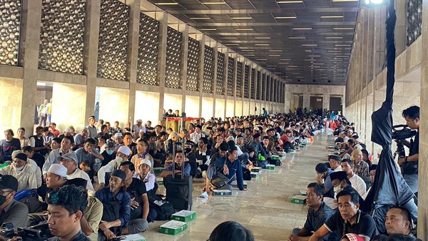 Buka puasa di Masjid Istiqal tahun 2025. Foto : Ist