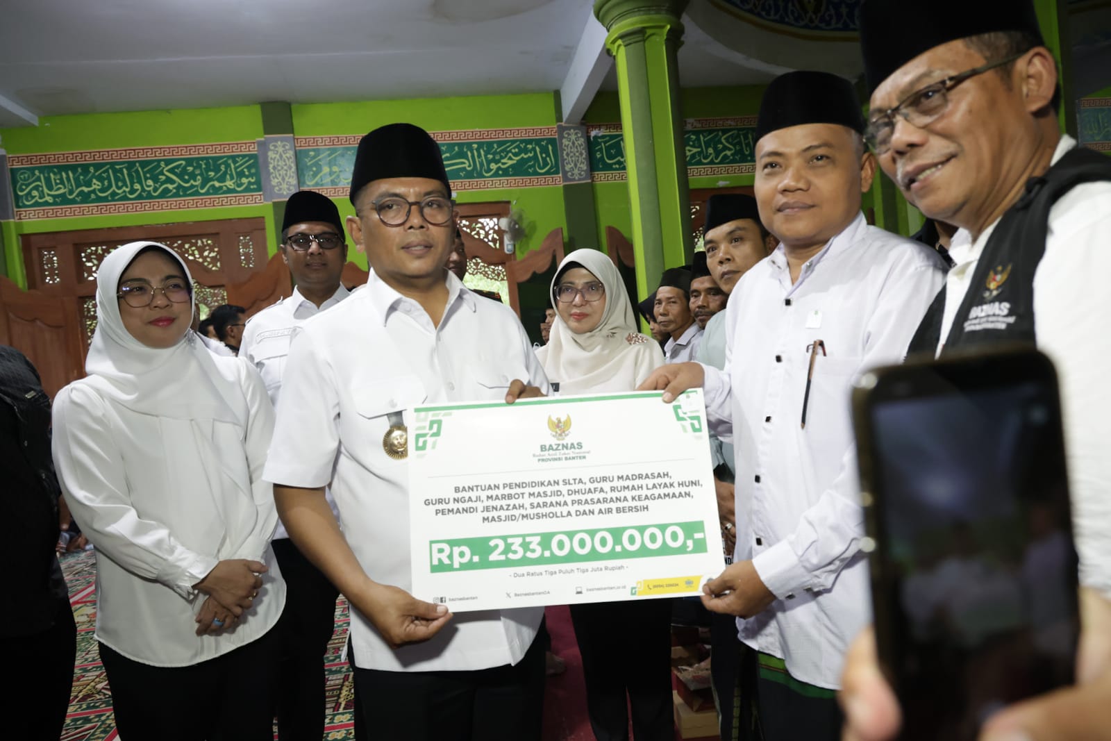 G7bernur Andra Soni saat Safari Ramadan di Kecamatan Cisata, Pandeglang. Foto : Humas Pemprov