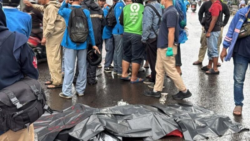 TKP pelajar meninggal hindari jalan berlobang di jln Matraman Raya. Foto : Ist