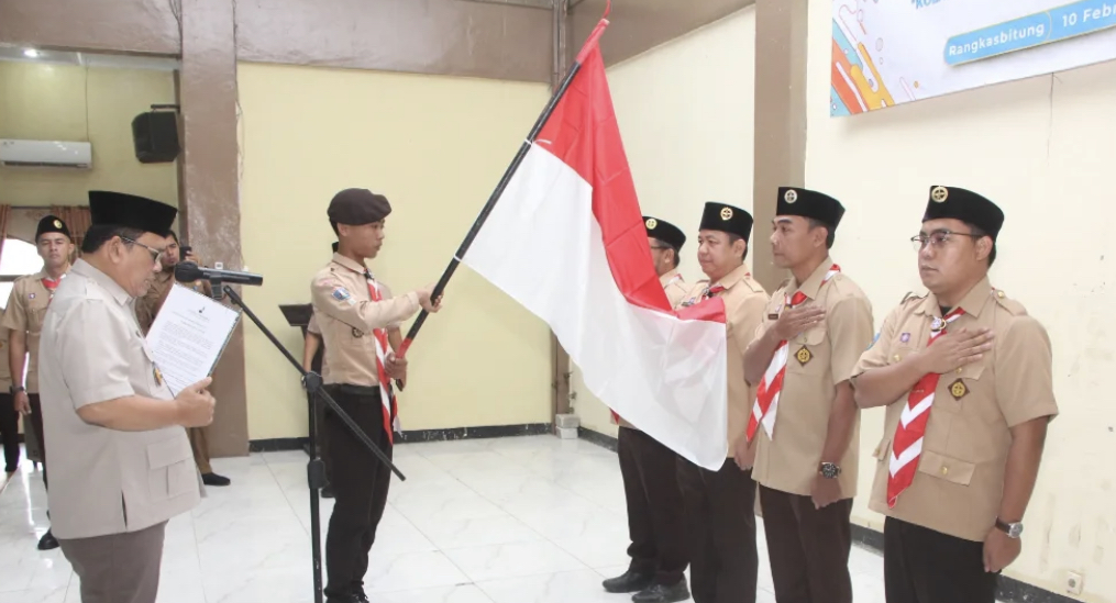 MELANTIK. Wabup Lebak Amir, sedang melantik pengurus PAW Kwarcab Gerakan Pramuka Lebak Masa Bakti 2025-2030, di Gedung PGRI Lebak, Selasa (10/2).