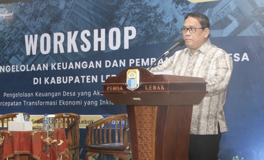MEMBUKA. Wabup Amir Hamzah sedang membuka acara Workshop Evaluasi Pengelolaan Keuangan dan Pembangunan Desa Tahun Anggaran (TA) 2026, di Aula Multatuli Setda Lebak, Kamis (12/2).