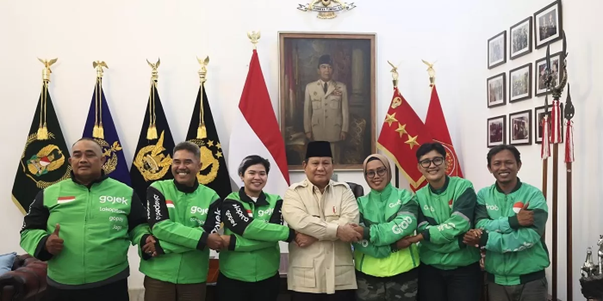 Presiden Prabowo bersama perwak8lan driver Ojol di Istana pada Maret 2025. Foto : Ist