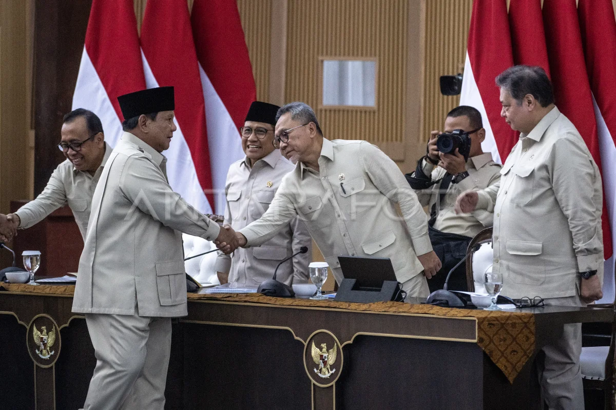 Presiden Prabowo bersama Menteri Kabinet Merah Putih. Foto :  Ist