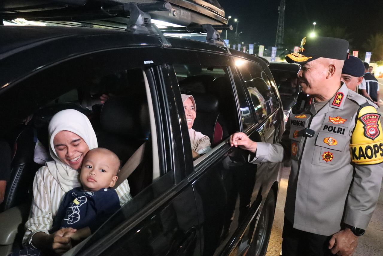 Kapolda Banten, Irjen Pol. Hengki saat monitoring ke Palabuhan Merak. Foto : Ist