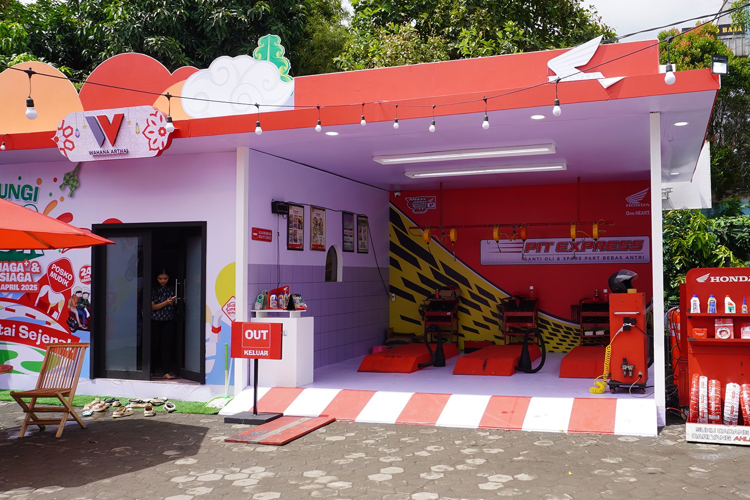 Bale Santai Honda di wilayah Cikupa, Kabupaten Tangerang siap melayani para pemudik dengan berbagai fasilitas yang nyaman.(ist).