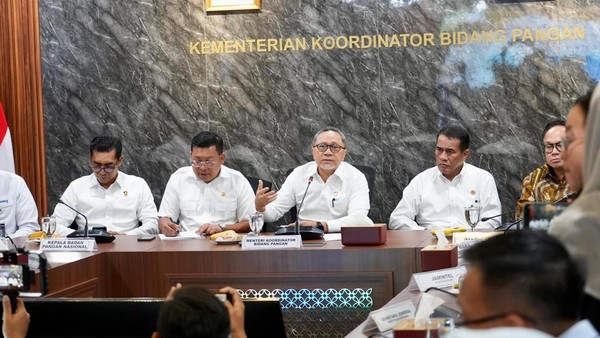 Menko Pangan Zulkifli Hasan saat konferensi pers terkait beras dari AS. Foto : Ist