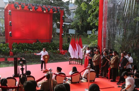Gubernur Pramono saat meresmikan Taman Bendera Pusaka. Foto : Ist