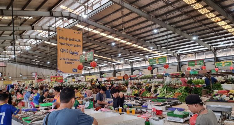 Suasana Pasar Modern. Foto : Ist