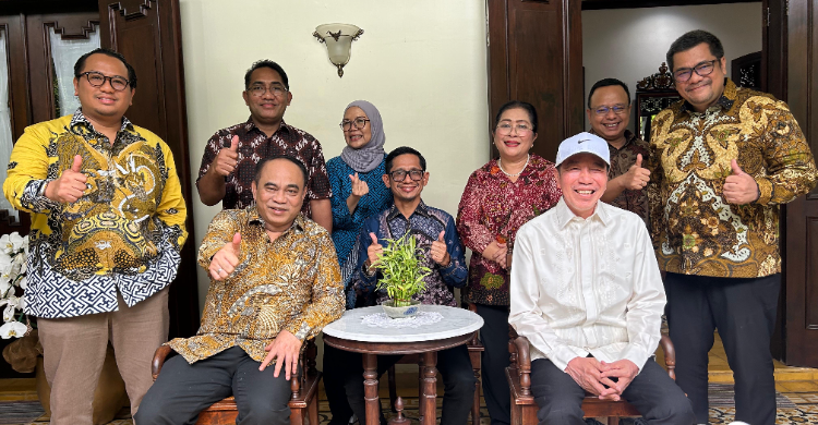 Ketum Projo Budi Arie Setiadi bersilaturahmi dengan Presiden ke-7 RI Joko Widodo (Jokowi) di kediamannya di Sumber, Solo, Jawa Tengah, Rabu (25/3/2026). Foto : Ist