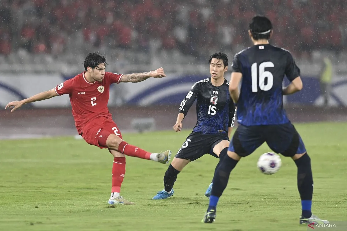 Bek Timnas Kevin Diks (kaos merah). Foto : Ist