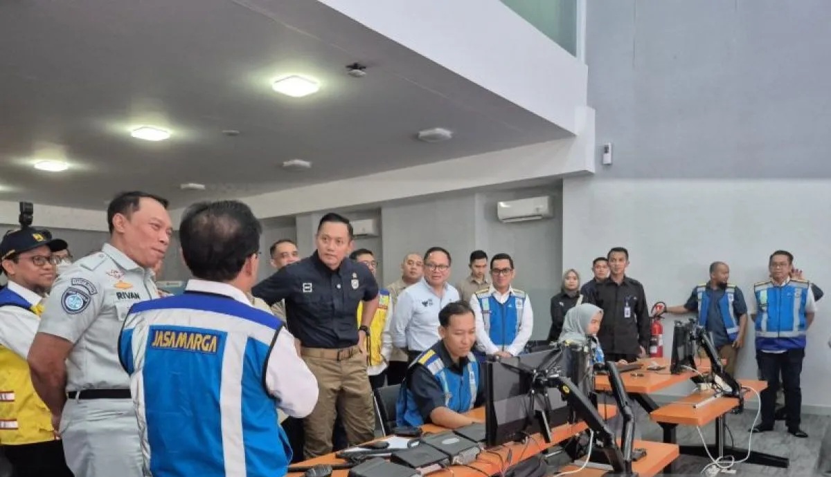 Menteri Koordinator Bidang Infrastruktur dan Pembangunan Kewilayahan Agus Harimurti Yudhoyono (AHY) meninjau kondisi lalu lintas arus mudik Lebaran 2026. Foto : Ist