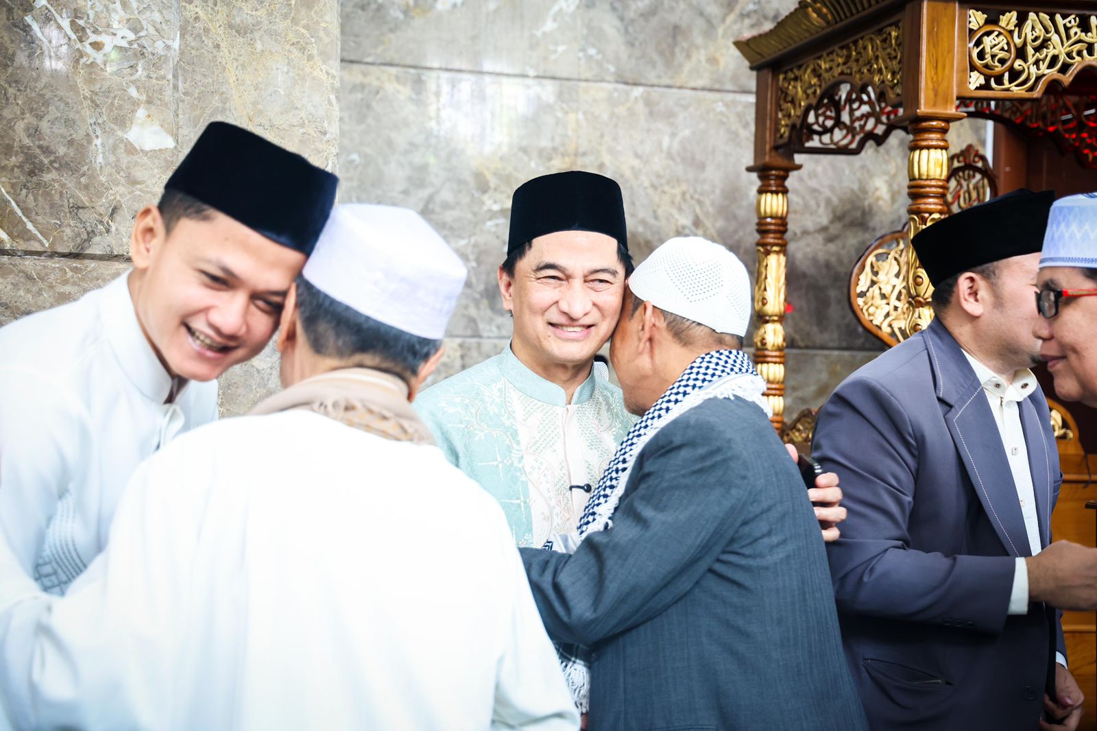 Suasana keabrakan Wagub Dimyati Natakusumah bersama warga Pandeglang. Foto : Ist
