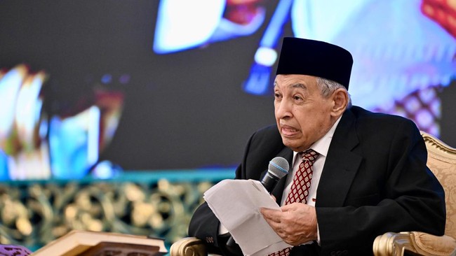 Prof Quraish Shihab saat memberikan ceramah pada peringatan Nuzulul Quran, di Istana Merdeka. Foto : Ist