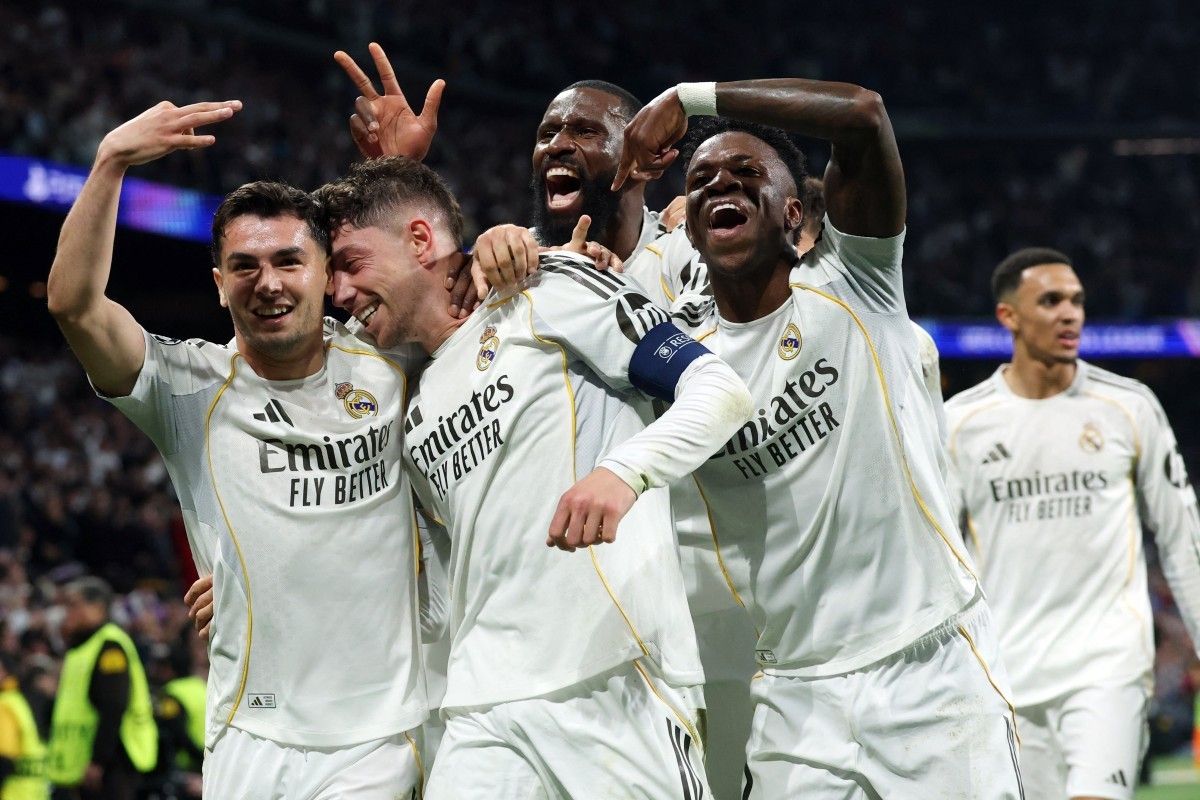 Selebradi skuad Real Madrid usai memastikan melaku ke perempat final Liga Champions. Foto : Ist