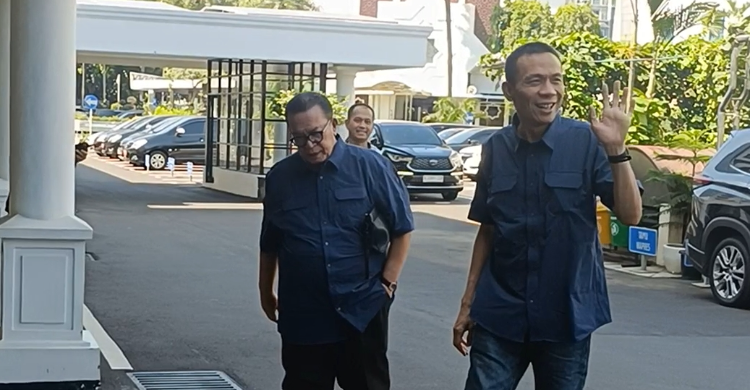 Rismon Sianipar tiba di Istana Wapres. Foto : Ist