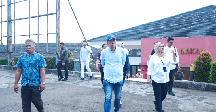 Wakil Menteri Sosial Agus Jabo Priyono saat meninjau calon lokasi Sekolah Rakyat di PPSDMAP Kementerian Perhubungan, Kabupaten Bogor. Foto : Ist
