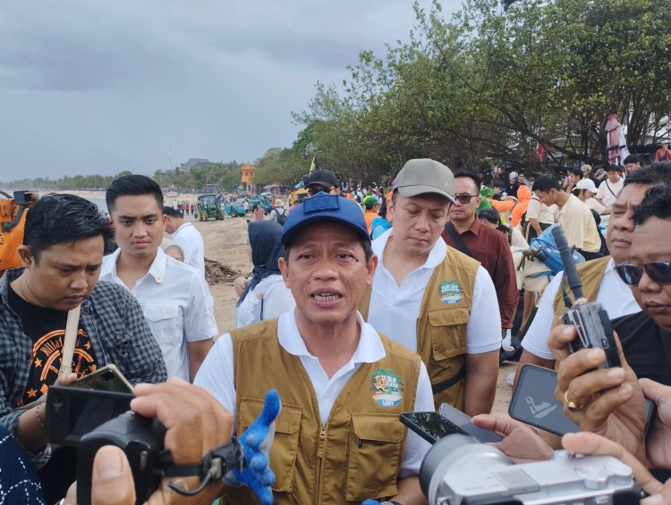 Menteri Lingkungan Hidup, Hanif Faisol Nurofiq. Foto : Ist