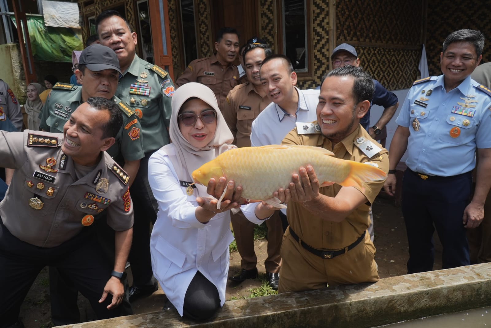 Bupati Pandeglang, Raden Dewi Setiani, saat menerima kunjungan Tim SSDN P4N Lemhannas RI, di Desa Bandung, Kecamatan Banjar, Selasa (10/3/2026).(Istimewa)