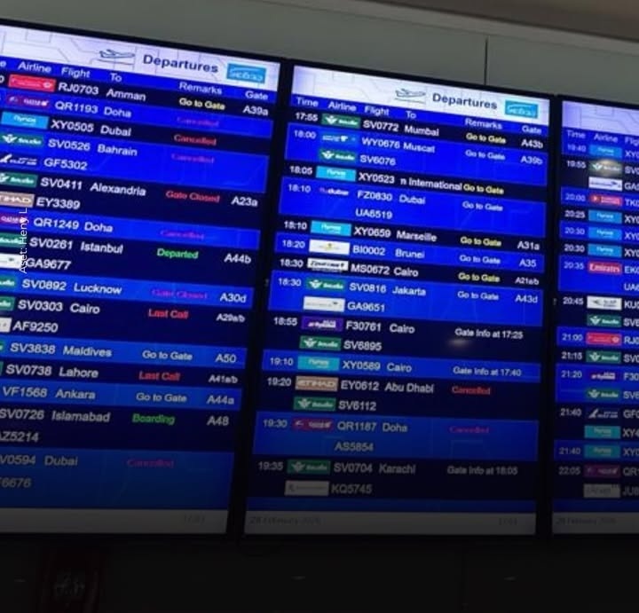 Jadwal penerbangan di Bandara Dubai banyak dibatalkan akibat perang Israel dan Iran. Foto : 8st