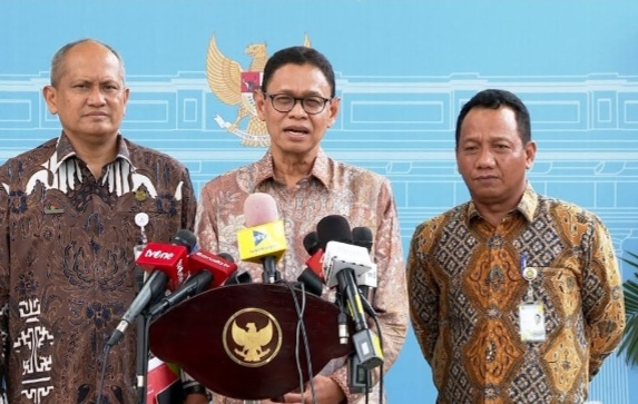 Wamen ESDM Yuliot Tanjung saat konferensi pers. Foto : Ist