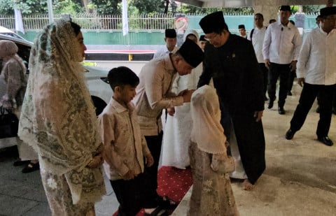 Wapres Gibran bersams Istri saat tiba di Masjid Istiqal. Foto : Ist