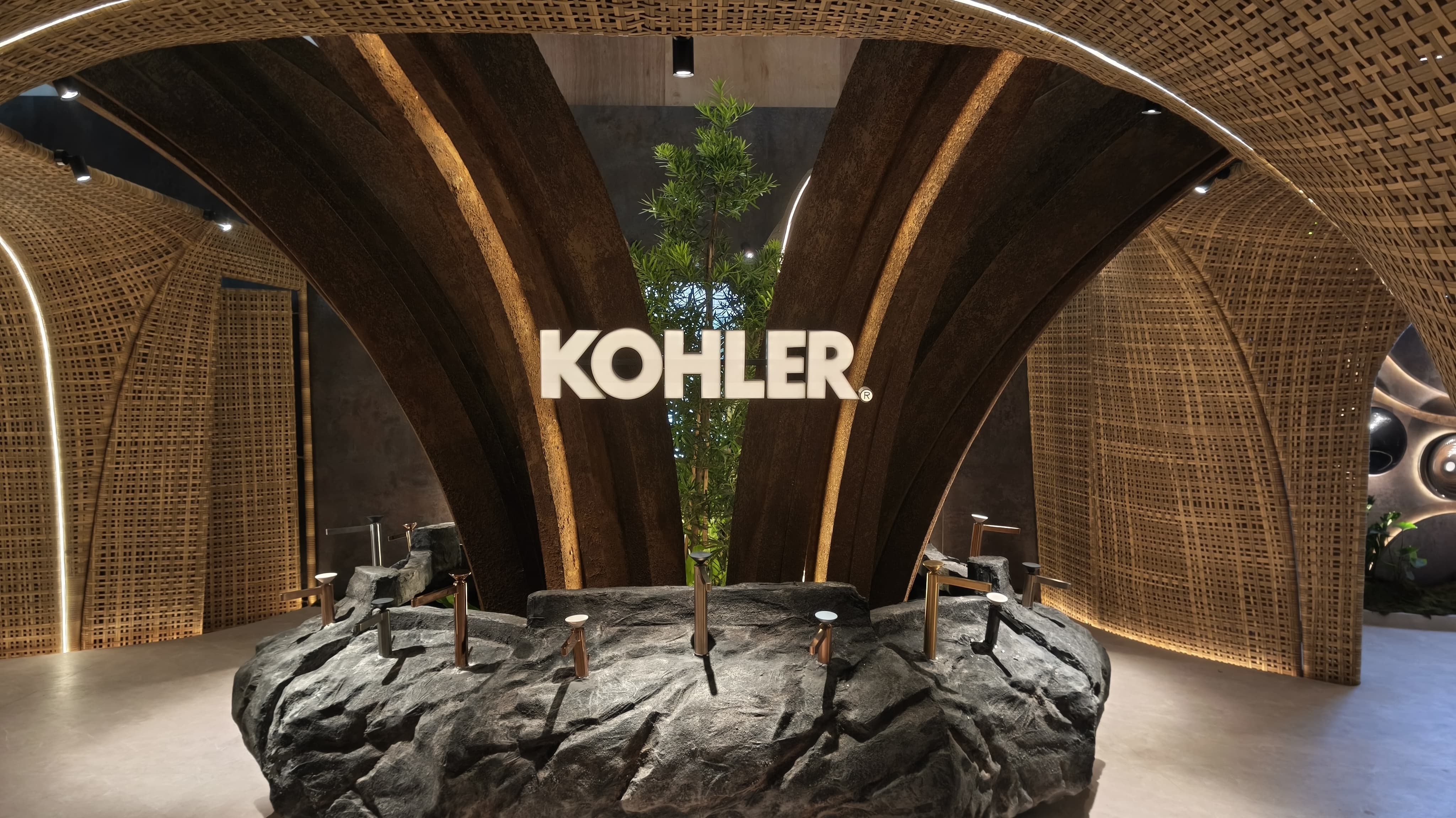 KOHLER menampilkan perdananya dalam ARCH:ID 2026 dengan menghadirkan instalasi bertajuk “Colors of Nature”. Foto : Emir MG