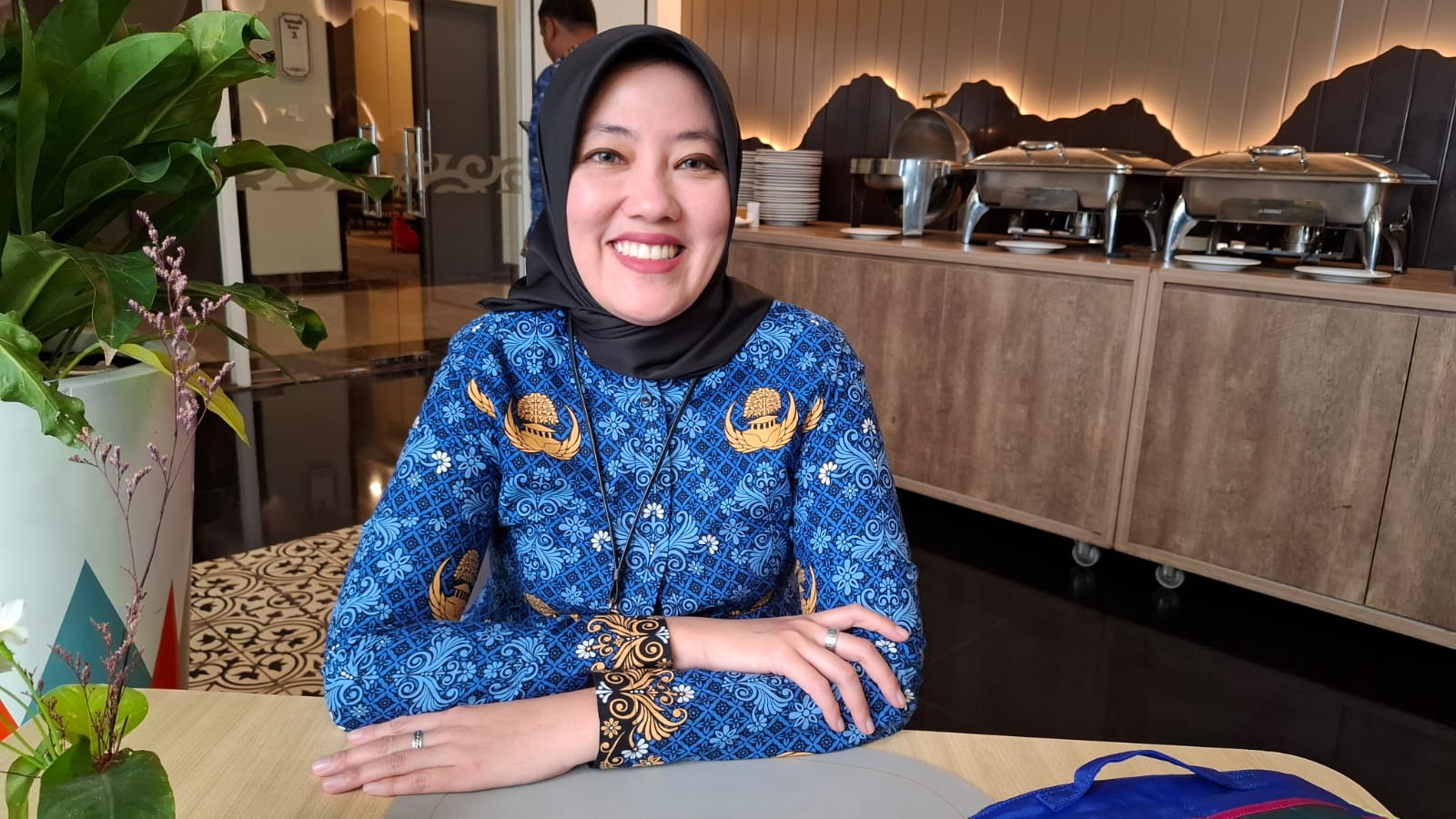 Sekretaris Bapenda Kota Tangsel, Rahayu Sayekti saat diwawancarai awak media.