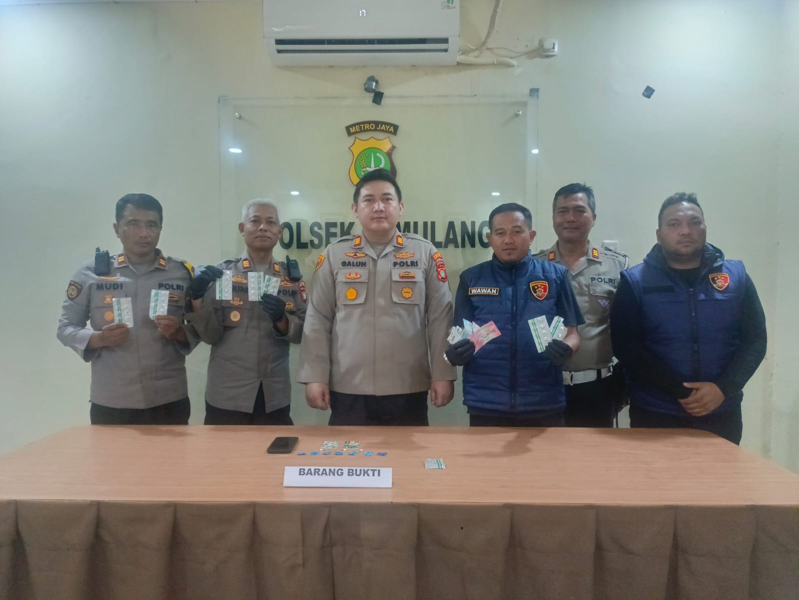 Polsek Pamulang berhasil ungkap Aksi pencurian dengan modus berpura-pura menjadi pengunjung kafe di Pamulang.