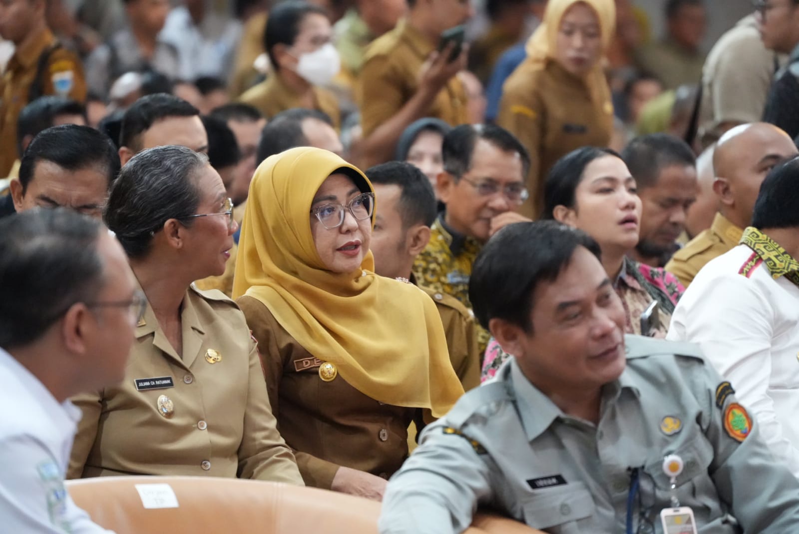Bupati Pandeglang, Raden Dewi Setiani (tengah) saat menghadiri Rakornas Antisipasi Musim Kemarau 2026, di Gedung F Kantor Pusat Kementerian Pertanian, Jakarta Selatan, Senin (20/4/2026).(Istimewa)
