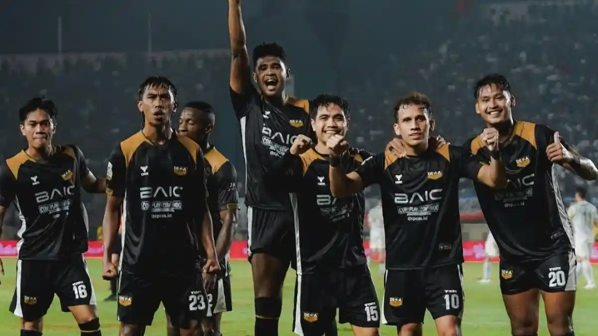 Selebrasi skuad Dewa United usai menang tipis 1-0 dari PSIM. Foto : Ist