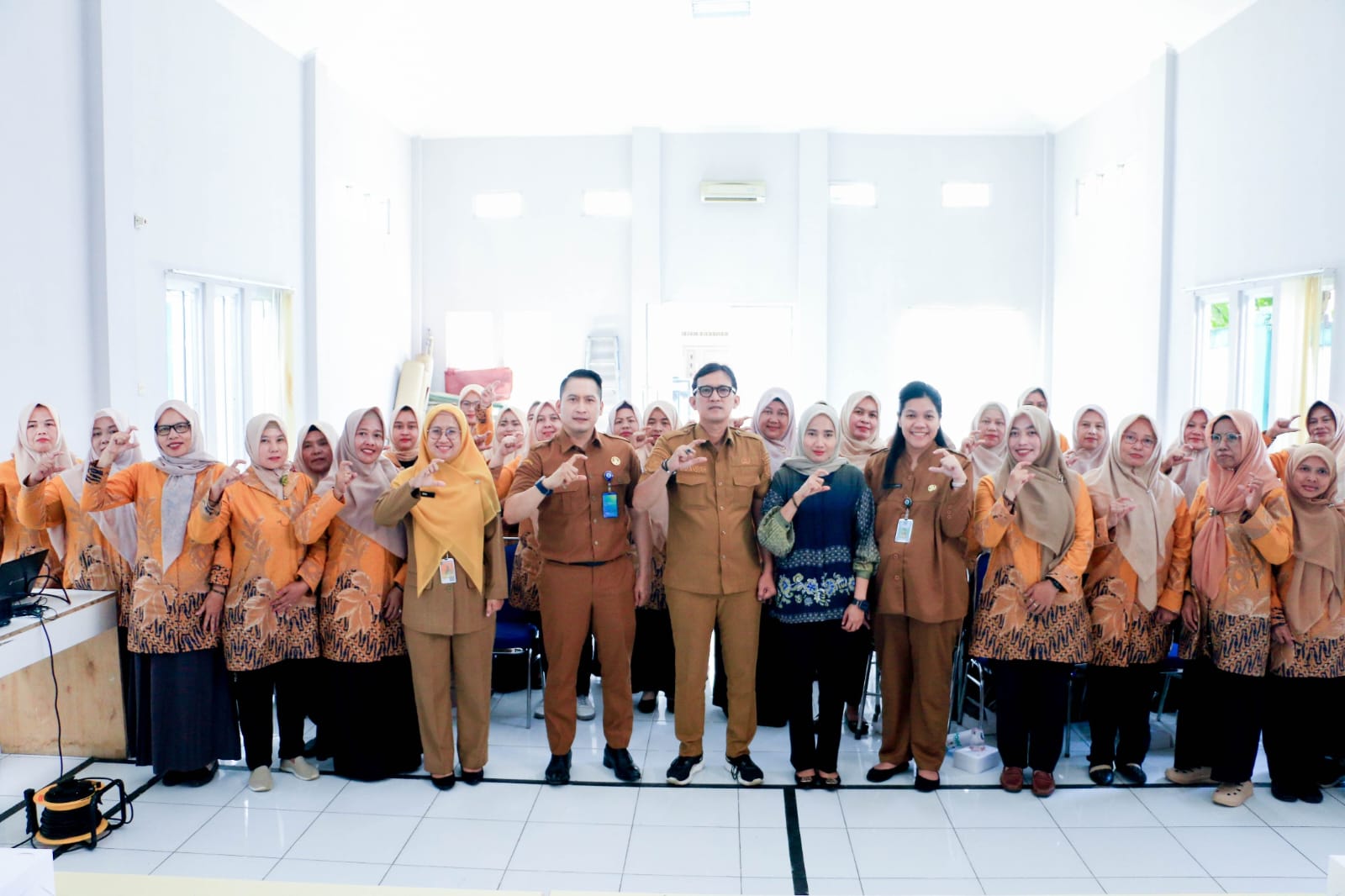 Wamen Komdigi, Nezar Patria saat mengunjungi pelaksanaan pemberian MBG di SKh Negeri 01 Kota Tangsel di Pondok Aren