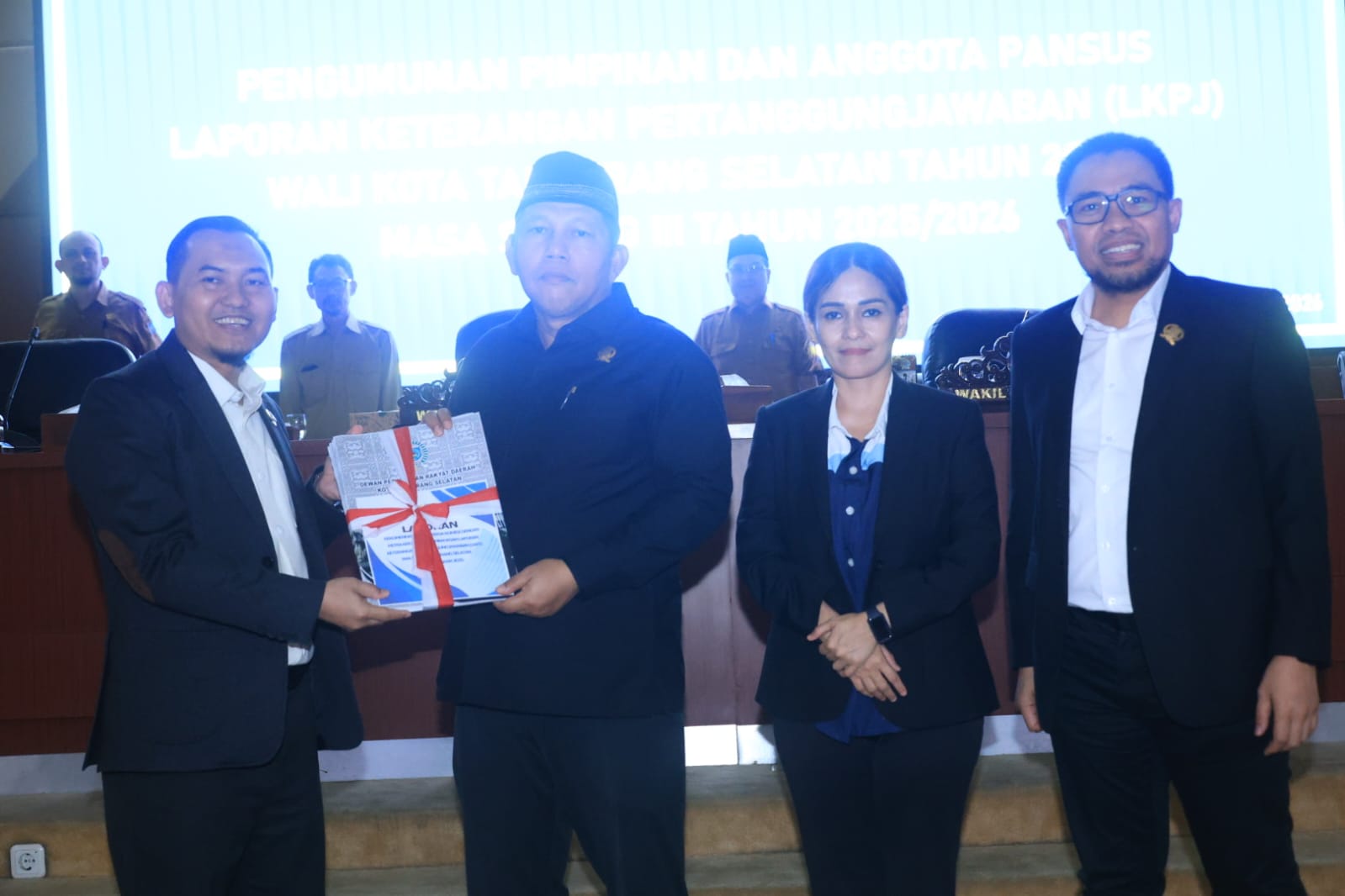 DPRD Kota Tamgsel telah bentuk Pansus Raperda LKPJ Wali Kota Tamgsel 205. Pansus langsung kebut pembahasan.