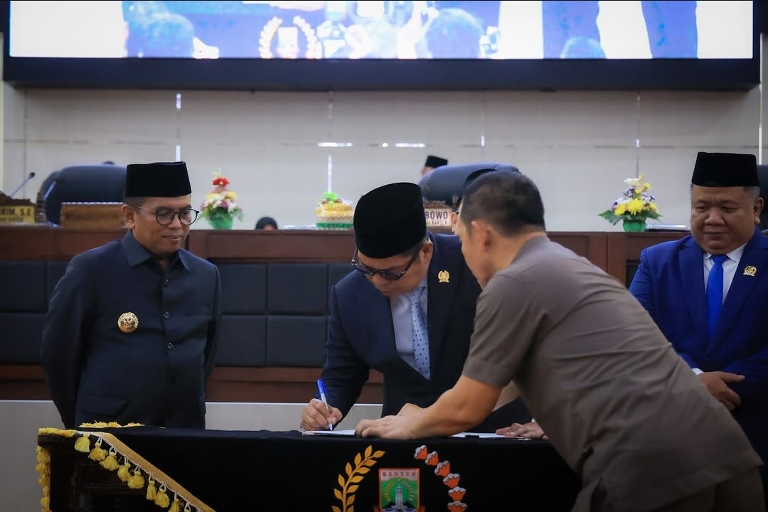 Gubernur Banten, Andra Soni saat menghadiri rapat paripurna penyampaian LKPJ TA 2025 di Gedung DPRD Banten, Selasa (31/3/2026).(Istimewa)