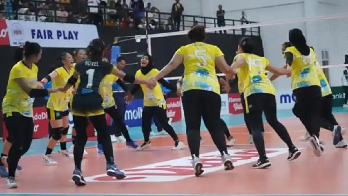 Selebrasi tim Electric PLN Mobile usai menang dari Jakarta Pertamina Enduro. Foto : Ist