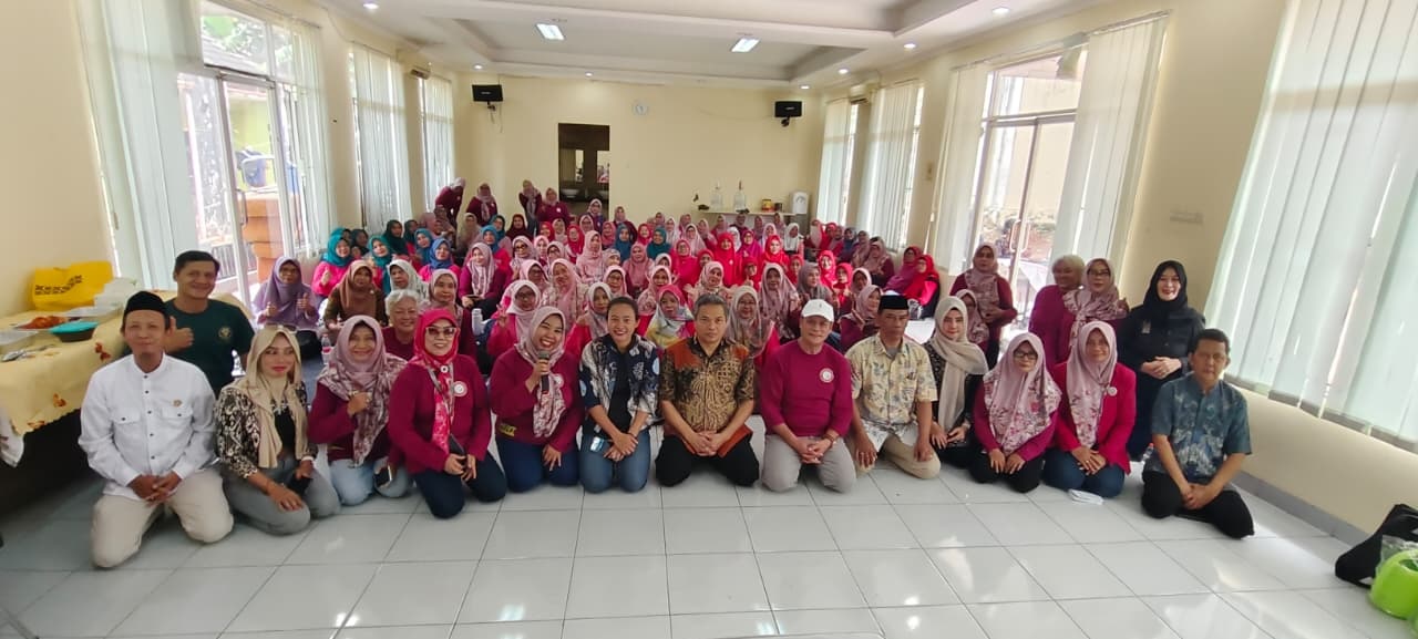 Gerakan Tanam Serentak KWT Tangsel dorong ketahanan pangan dan perkuat sektor UMKM.