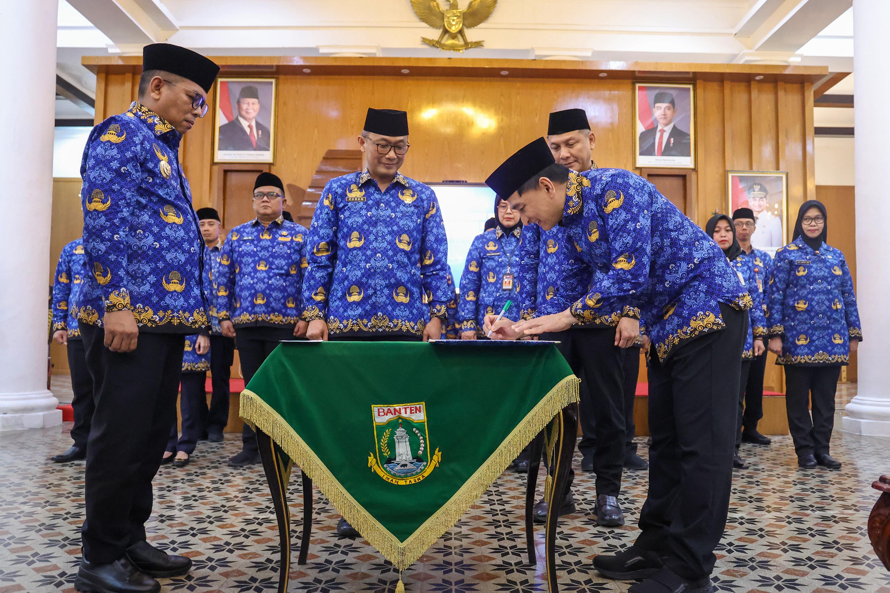 Gubernur Andra Soni saat pengukuhan pengurus KORPRI di Gedung Negara Provinsi Banten, Kota Serang, Rabu (22/4/2026). Foto ::Humas Pemprov