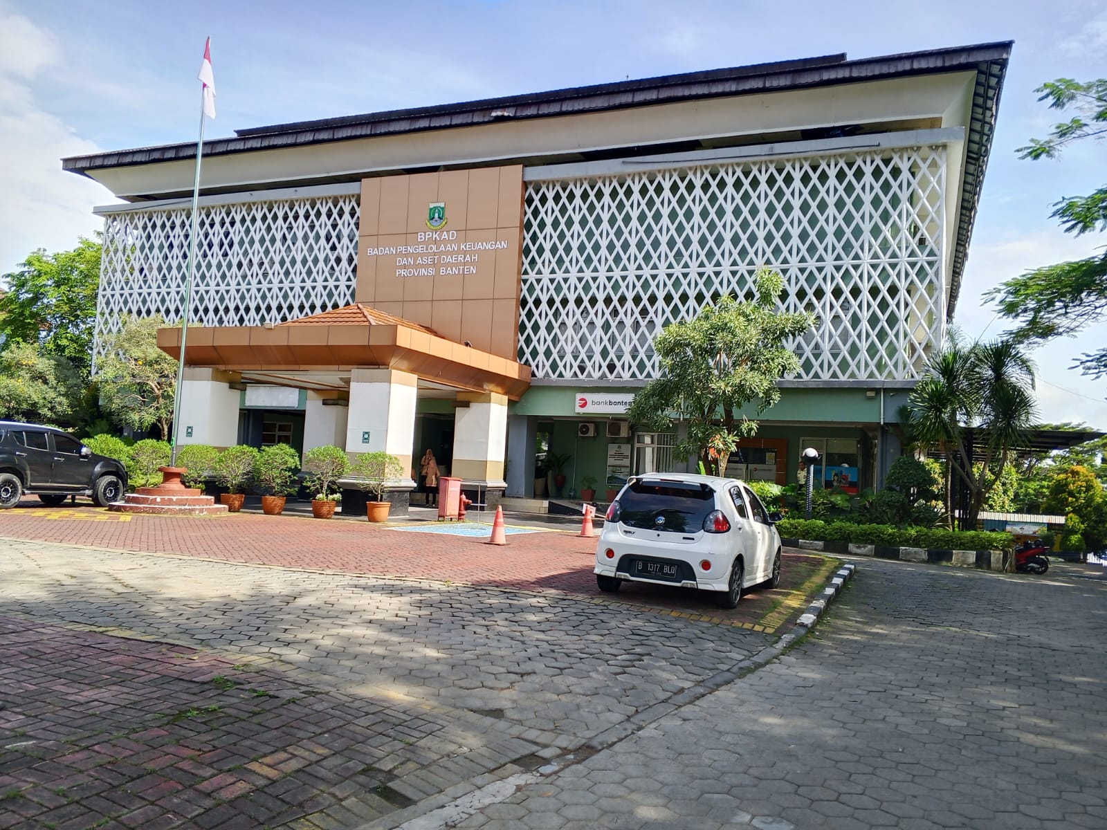 Suasana di Kantor BPKAD Banten pada hari pertama kebijakan WFH bagi ASN, Jumat (10/4/2026).(Istimewa)