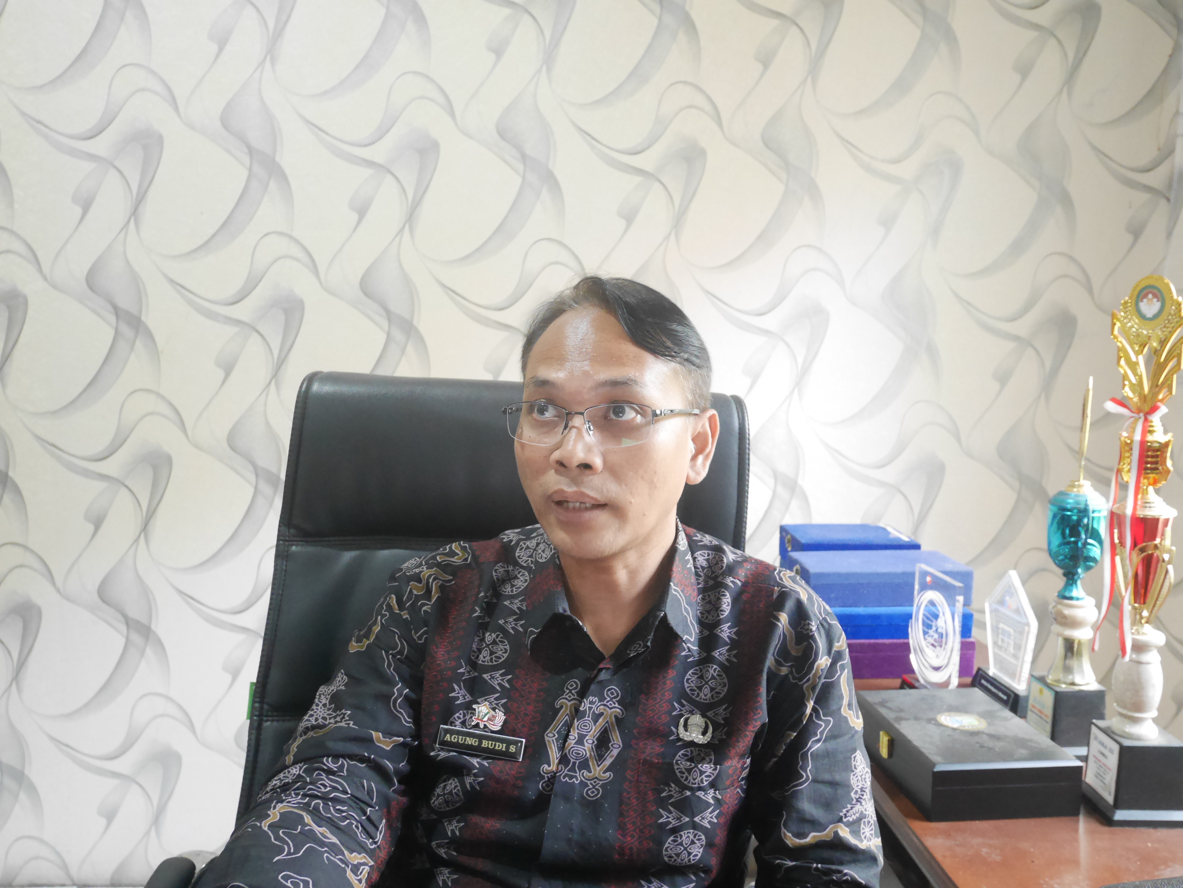 Plt. Kepala Bapenda Kabupaten Lebak, Agung Budi Santoso saat diwawancara, Kamis (4/2/2026) siang.(Ari Supriadi- tangselpos.id )