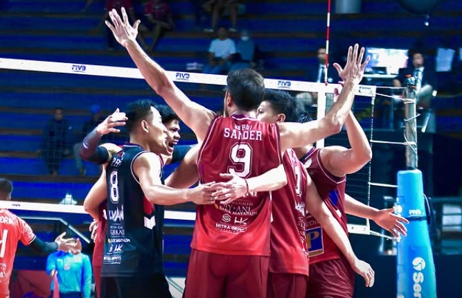 Selebrasi Tim Jakarta Lavani usai menang 3-0 dari Surabaya Samator. Foto : Ist