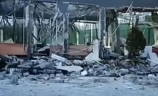 Lapangan Padel yang terdampak ledakan. Foto : Ist