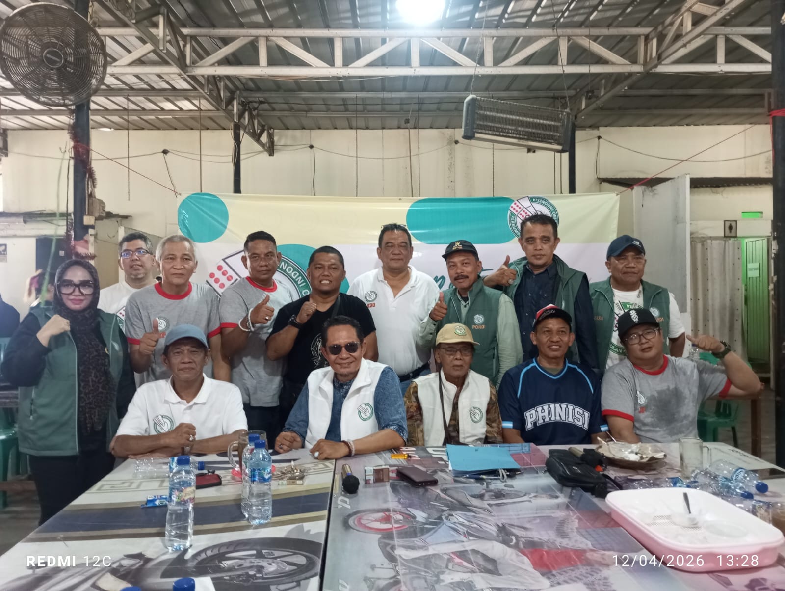 Para pengurus PORDI Kota Tangsel halal bihalal di kawasan Ciputat, Minggu (12/04/2026). (tangselpos.id).